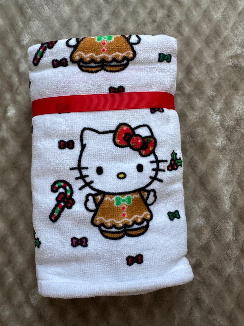 Hello Kitty Gingerbread Hand Towels - Picture 3 of 3